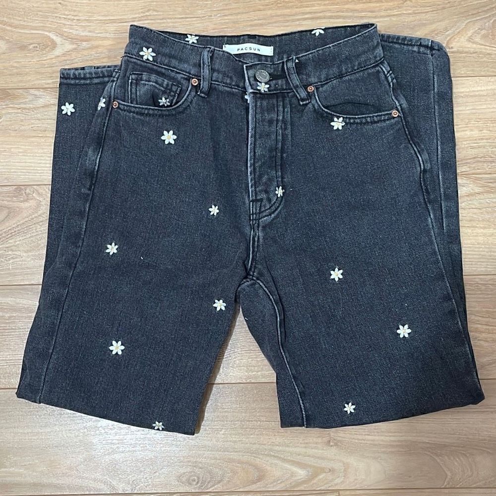 PacSun black daisy jeans size 22‎